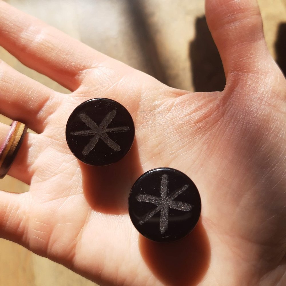 Glass ear gauge rune ''Strenght'' 20mm